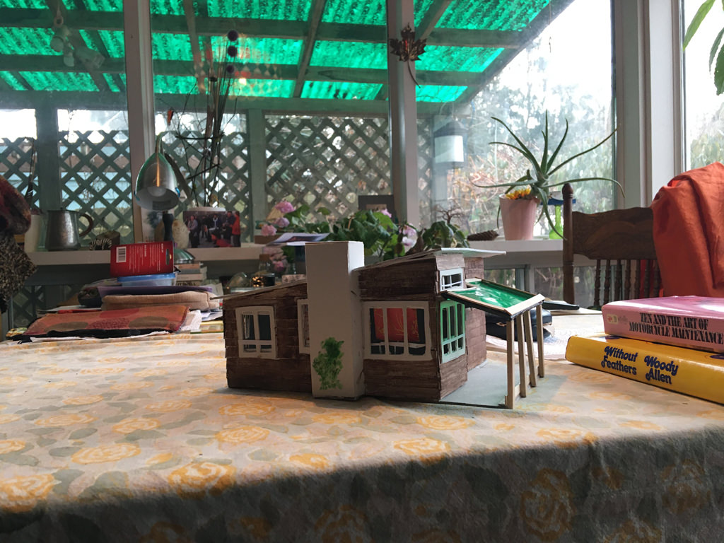 Julia, interior with model